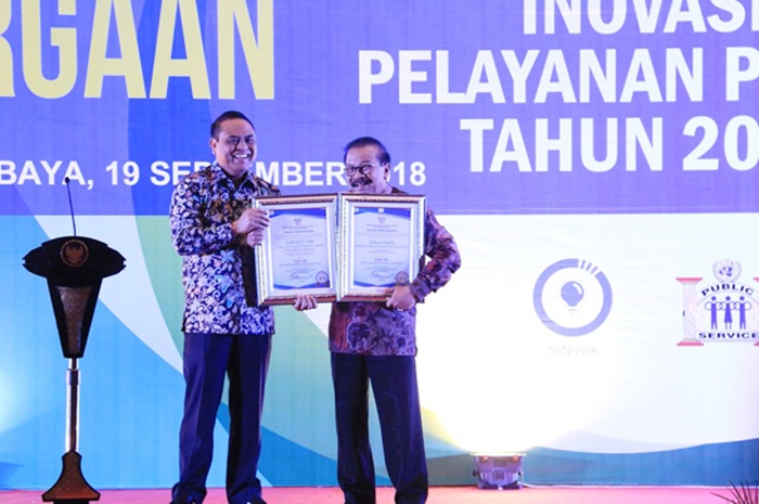Pakde Karwo Raih Dua Penghargaan dari MenPAN RB dalam Top 99 Inovasi Pelayanan Publik Tahun 2018.