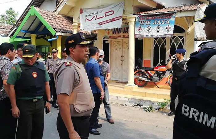 Kapolda Jatim Irjen Mahfud Arifin meninjau langsung lokasi kejadian. foto: detik.com