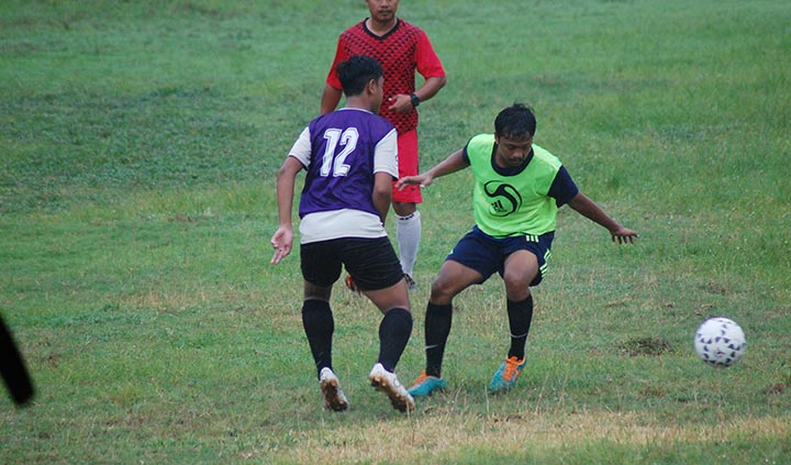 Seleksi pemain Persiga di Stadion Menak Sopal Trenggalek. foto: HERMAN/ BANGSAONLINE