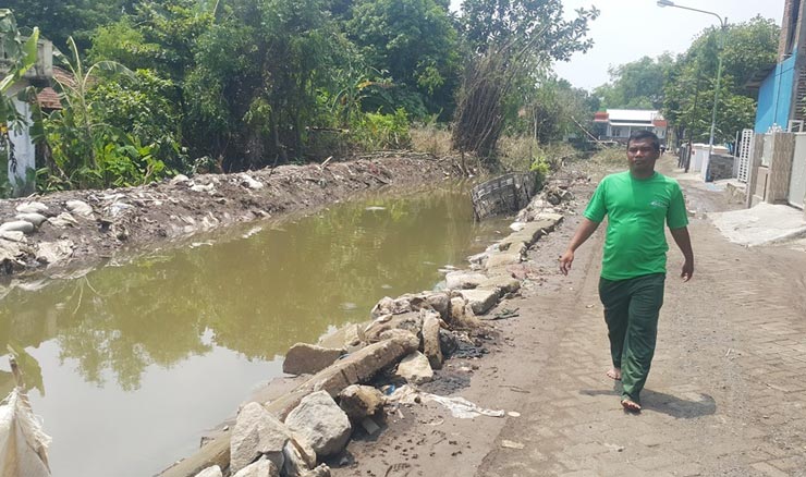 Tanggul di Desa Cangkringmalang Kecamatan Beji yang jebol pasca diguyur hujan  deras.