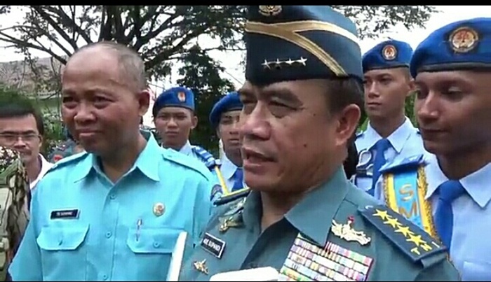 Kepala Staf TNI AL (Kasal) Laksamana TNI Ade Supandi, saat berkunjung ke SMA Taruna Nala di Telogowaru Kota Malang, Rabu (17/1).
