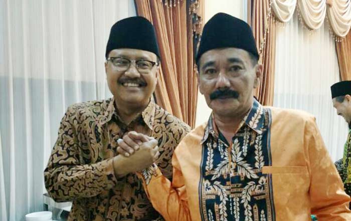 KH Fahrurrozi saat bersama Gus Ipul.