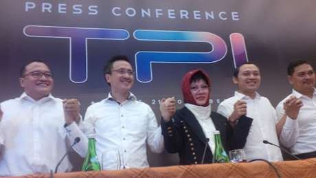 Tutut bersama para petinggi TPI.  foto; detik.com
