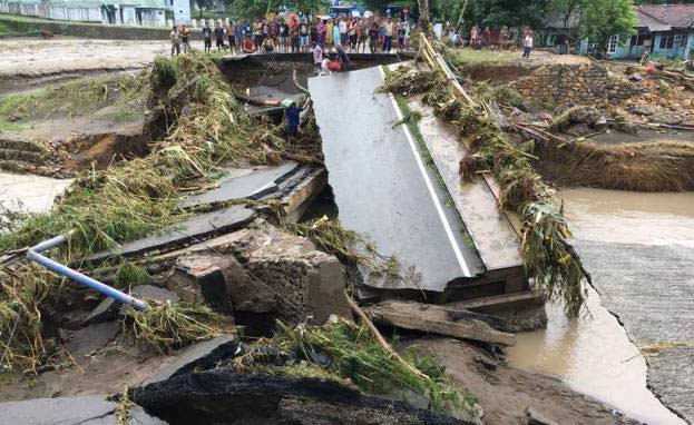 Jembatan di Kelurahan Kodo, Kecamatan Rasana