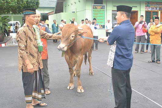 Makorem 081/DSJ Madiun Gelar Salat Idul Adha dan Serahkan 