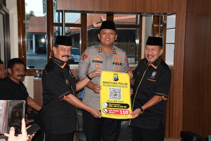Kapolres Madiun Kota bersama Ketum PSHT