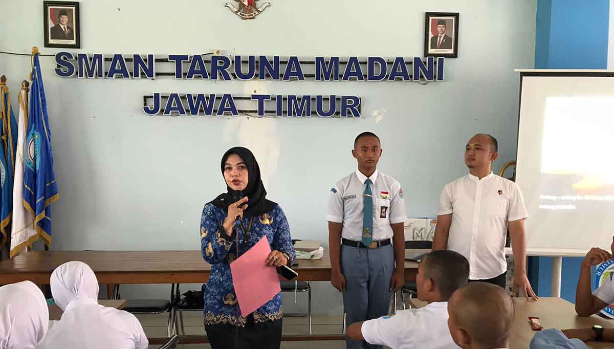 Edukasi nahaya narkoba ke pelajar di SMAN Taruna Madani.