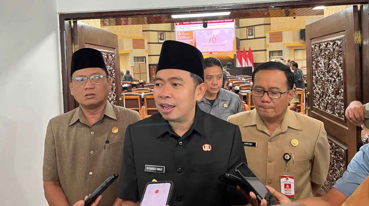Bupati Jember saat memberi keterangan ke awak media terkait evaluasi triwulan OPD.