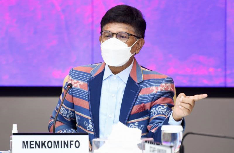 Menkominfo, Johnny G. Plate, ketika menghadiri dialog publik bertajuk 