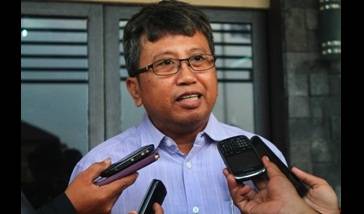 Kuasa hukum pelapor Andi Samsul Bahri SH usai mendampingi kliennya melapor di Mapolres Sidoarjo, kemarin. foto : dya ayu wulansari/BANGSAONLINE