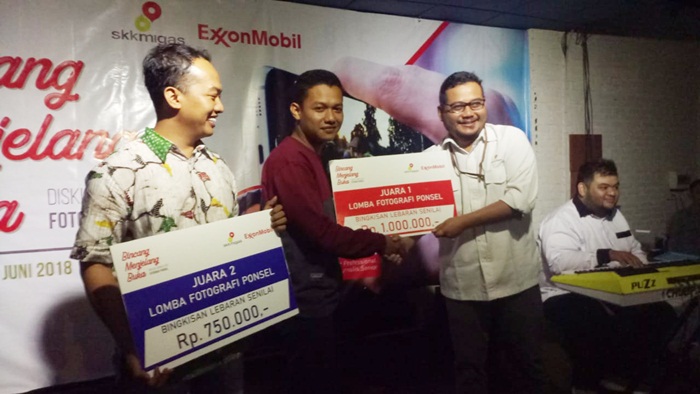 Eky Nurhadi, menjadi juara pertama lomba fotografi ponsel yang diselenggarakan oleh ExxonMobil Cepu Limited (EMCL).