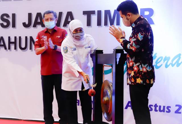 Gubernur Jawa Timur Khofifah Indar Parawansa membuka acara Rekonsiliasi Penyaluran Bantuan Sosial Non Tunai Program Keluarga Harapan Provinsi Jawa Timur Tahun 2020 di Dyandra Convention Center Surabaya, Kamis (20/8). foto: ist/ bangsaonline.com