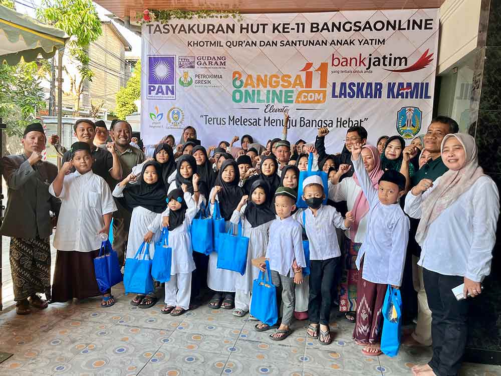 Perayaan HUT BANGSAONLINE di Jl. Cipta Menanggal I No. 35 Surabaya.