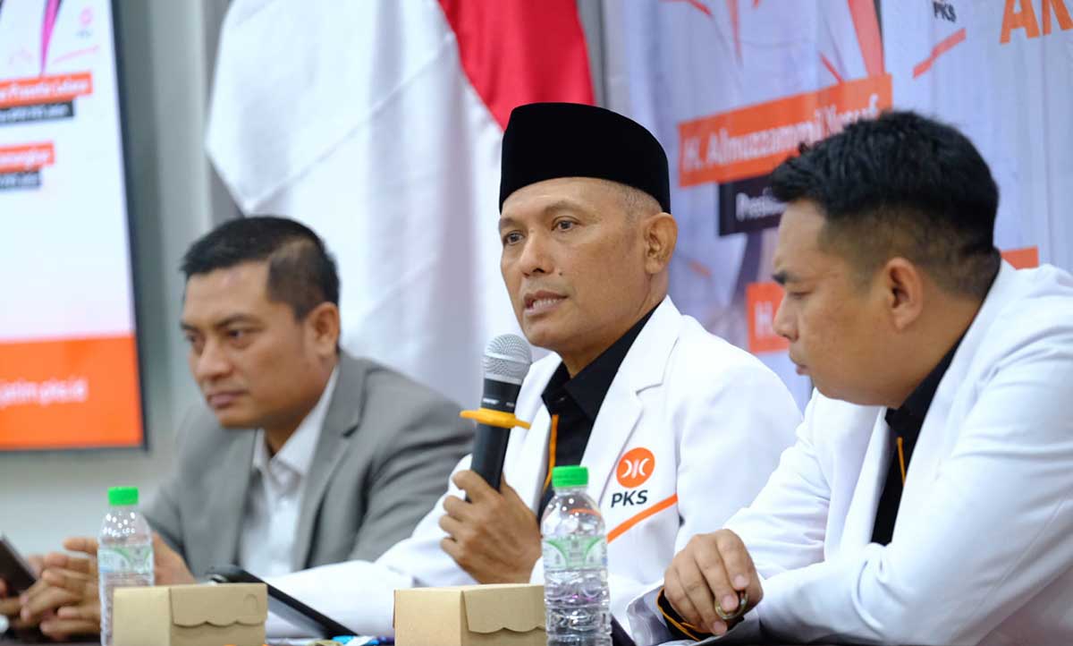 Ketua DPW PKS Jatim, Bagus Prasetia Lelana, ketika meluncurkan Korps Trainer API.