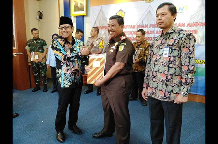 KPPN dan Wali Kota Malang Serahkan DIPA Satker Kejari
