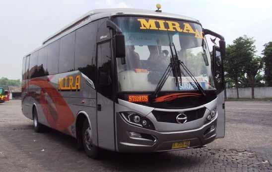 Terobos Lampu Merah, Bus Mira Tabrak Penyeberang Jalan hingga Tewas di Nganjuk