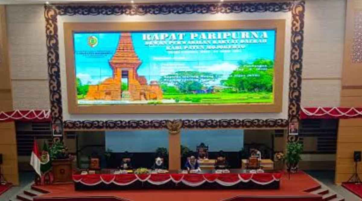 DPRD Kabupaten Mojokerto saat menggelar rapat paripurna.