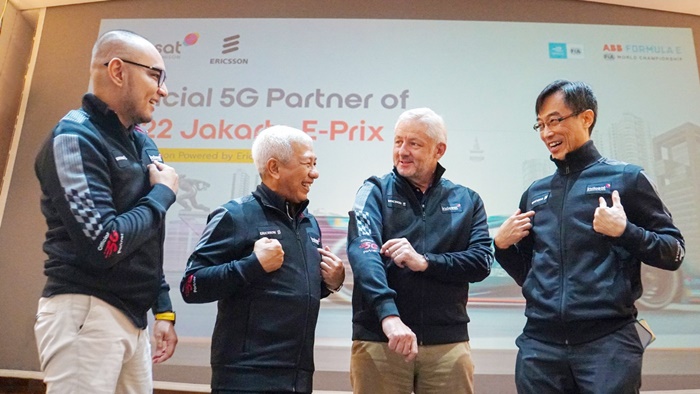 Dari Kiri - SVP-Head of Corporate Communications, Steve Saerang, Director and Chief Regulatory IOH, Muhammad Buldansyah, Head of Ericsson Indonesia, Jerry Soper dan Chief Technology Officer IOH, Desmond Cheung dalam acara IOH Menjadi Official 5G Partner di Ajang Jakarta E-Prix 2022 Powered by Ericsson.