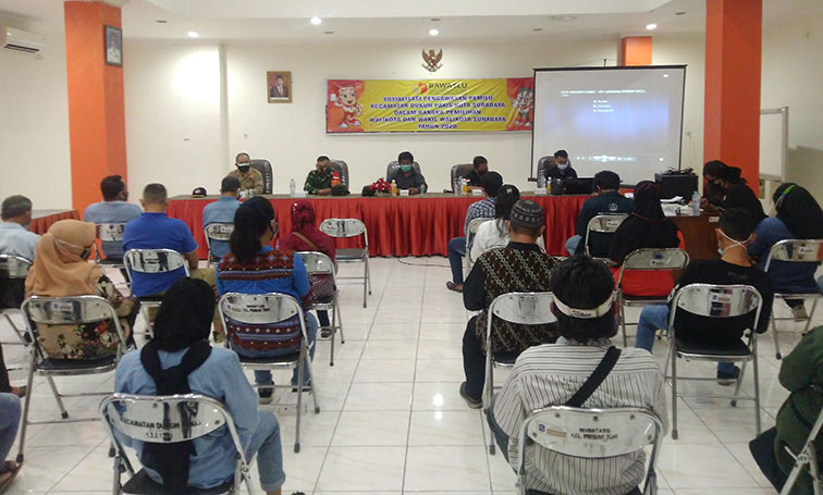Sosialisasi pengawasan pemilu yang digelar Panwascam Dukuh Pakis menggandeng KPU Surabaya dan Forkopimcam.
