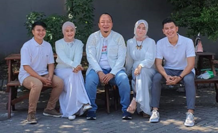 Cawabup Alif bersama para milenial. (foto: ist)