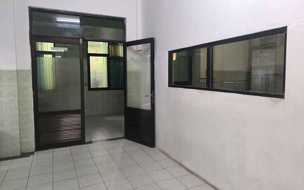 Salah satu ruang isolasi kasus campak yang disediakan RSUD Smart Pamekasan, Senin (22/9/2025). 