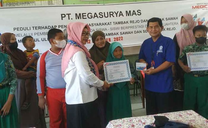 Peduli Kepada Masyarakat, Megasurya Mas Gelontorkan Beasiswa untuk Ratusan Siswa di Sidoarjo