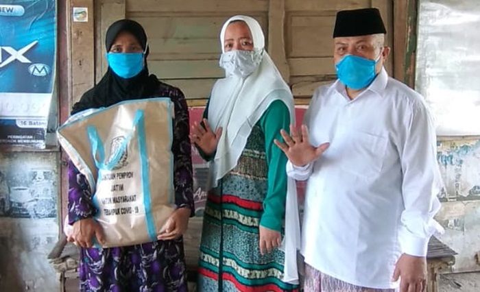 Diamanati Gubernur Jatim, Ponpes RNS Pasuruan Bagikan 750 Paket Sembako