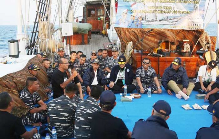 20 Pati TNI AL Bicarakan Masa Depan KRI Dewaruci 20 Pati TNI AL Bicarakan Masa Depan KRI Dewaruci