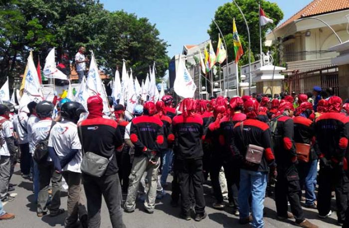 Cari Keadilan, Karyawan Smelting Korban PHK Sepihak Temui Wagub Jatim