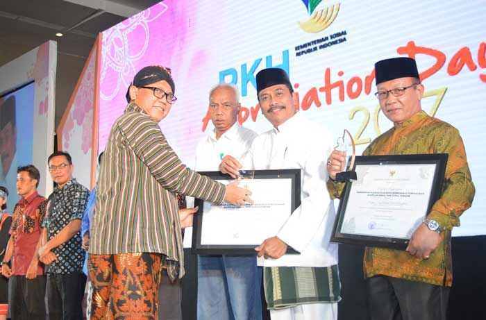 PKH Appreciation Day, Pemkab Gresik Raih Penghargaan dari Kemensos