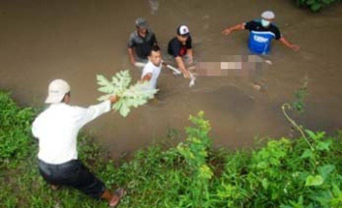 Mayat Nenek Tua Ditemukan Mengambang di Sungai Desa Tambar Jombang