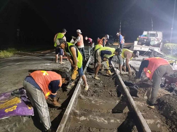 KAI Daop 7 Madiun Lakukan Perbaikan Geometri di Perlintasan Sebidang Ngawi