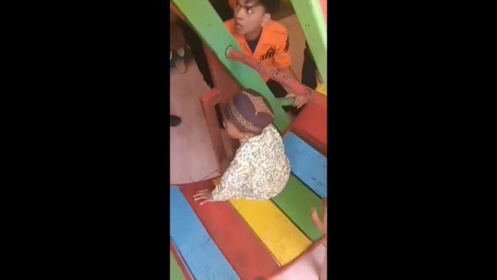 Damkar Evakuasi Balita di TK Pasuruan, Kaki Terjepit saat Main di Taman Sekolah