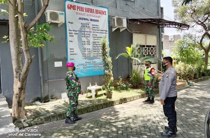 Pasca Bom Bunuh Diri di Depan Gereja Katedral Makassar, Polres Gresik Jaga Jemaat Beribadah