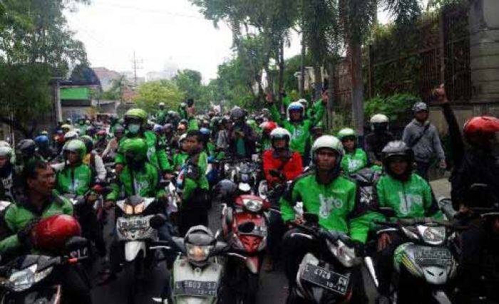 Demo Ratusan Driver Gojek di Surabaya, Tuntut Manajemen tak Sewenang-wenang