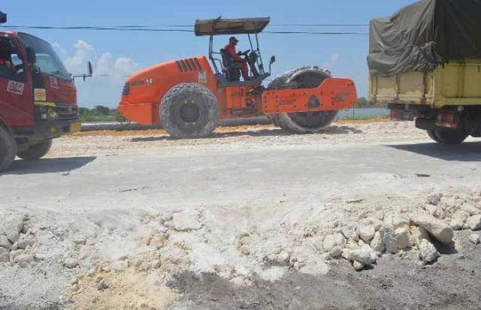 Perbaikan Jalan Betoyo-Pecuk di Manyar Gresik Dinilai Mubazir