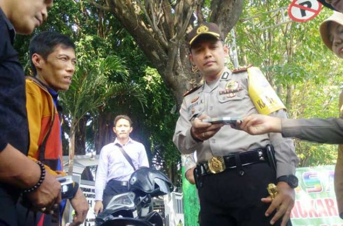 Cegah Peredaran Upal, Kapolres Pasuruan Sidak Penjual Jasa Penukaran Uang