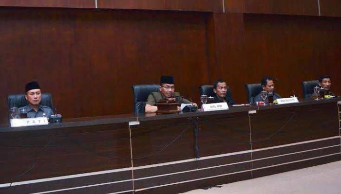 DPRD Lamongan Umumkan Pemenang Pemilukada 2015