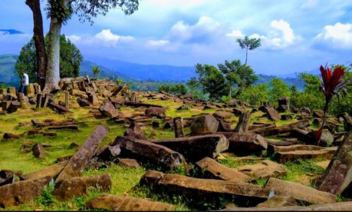 Liburan Akhir Tahun di Situs Gunung Padang: Peninggalan Zaman Megalitikum di Indonesia