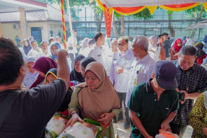Gandeng Badan Pangan Nasional, Pemkab Gresik Gelar Gerakan Pangan Murah di Gulomantung Gandeng Badan Pangan Nasional, Pemkab Gresik Gelar Gerakan Pangan Murah di Gulomantung
