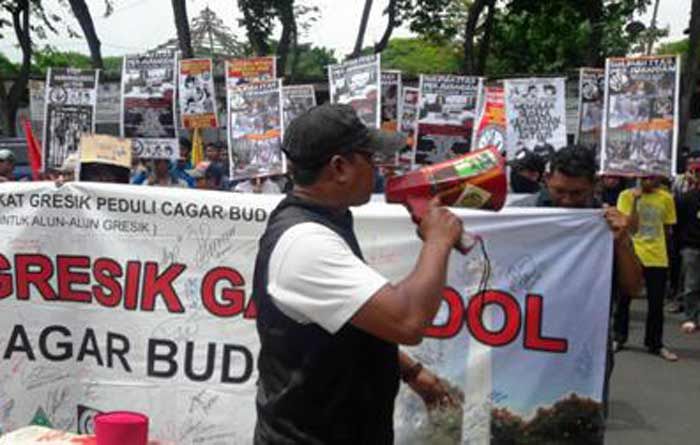 Ratusan PKL Eks Alun-alun Gresik Kembali Bergolak