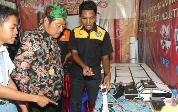 Pameran Pendidikan Sidoarjo Pasarkan Produk Siswa