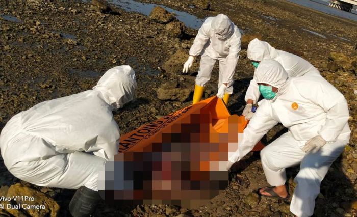 Mayat Pria Tanpa Busana Ditemukan di Pesisir Labang Bangkalan
