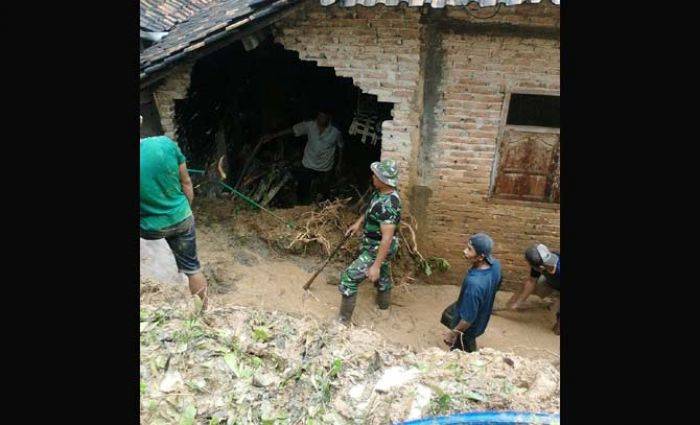 Longsor di Desa Banjar Kecamatan Panggul, Satu Rumah Jebol