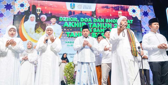 Dzikir Akhir 2025, Gubernur Khofifah dan Habib Syech Ajak Doa untuk Jatim dan Indonesia
