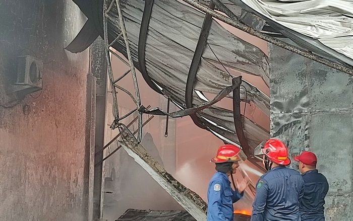 Kebakaran Pabrik Palet Plastik di Tanggulangin Sidoarjo Diduga Akibat Percikan Api dari Alat Las