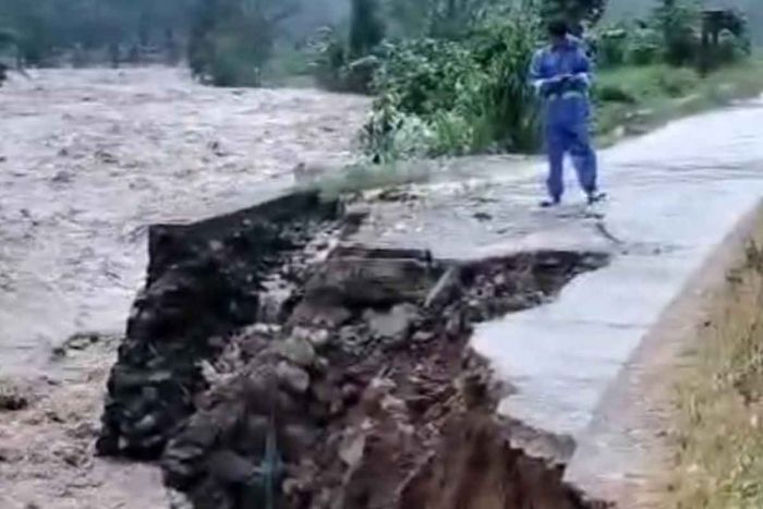Tergenang Banjir dan Longsor, Sejumlah Jalan di Trenggalek Putus Tergenang Banjir dan Longsor, Sejumlah Jalan di Trenggalek Putus