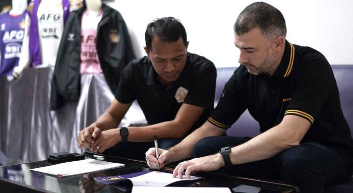 Persik Kediri Resmi Tunjuk Marcos Reina Torres Jadi Pelatih