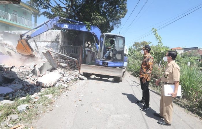 Kebut Pembangunan Frontage Road, Pemkab Sidoarjo Bongkar Puluhan Bangunan di Desa Gedangan