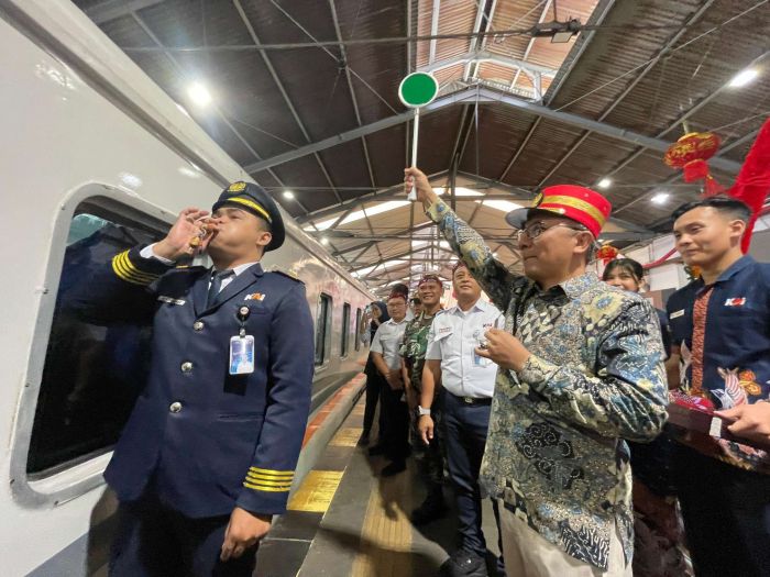 Perjalanan Perdana KA Sancaka Utara dari Surabaya Mendapat Antusiasme Masyarakat